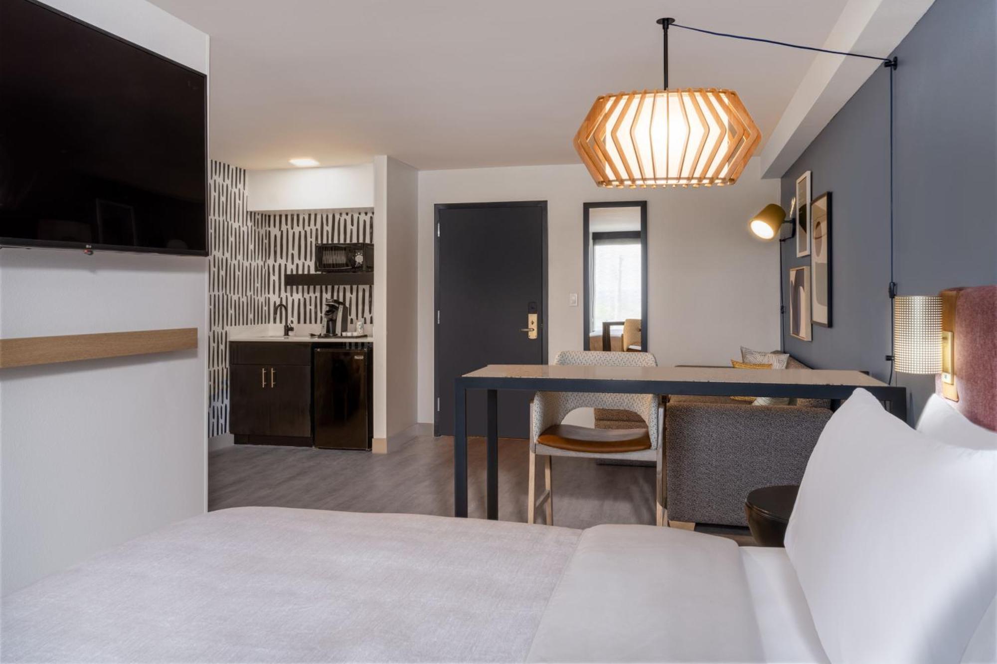 Atwell Suites Austin Airport By Ihg Екстериор снимка