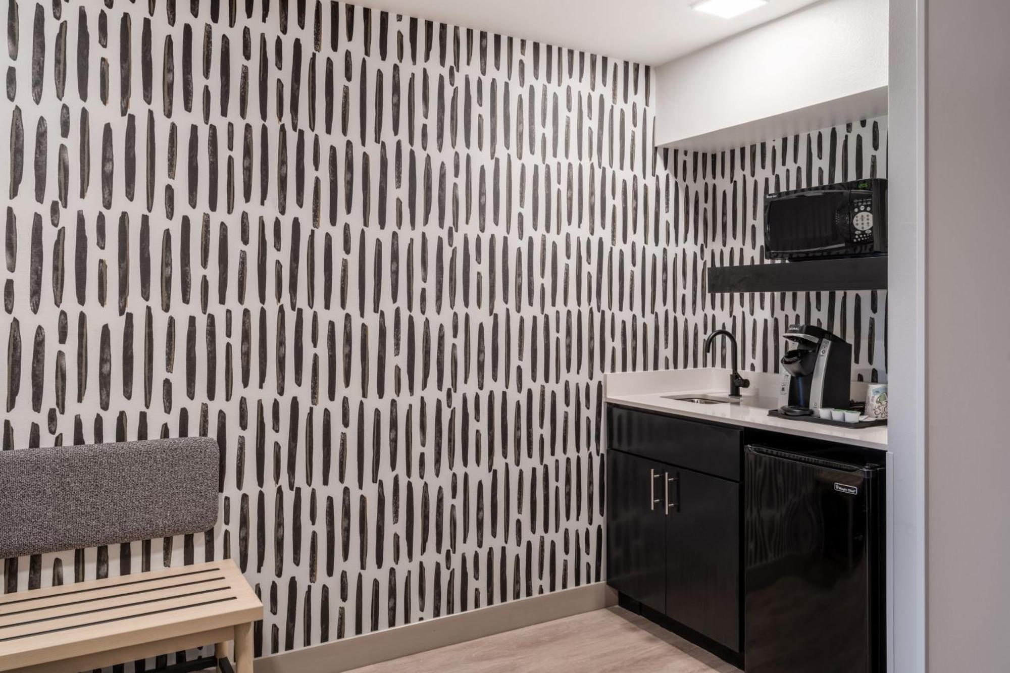 Atwell Suites Austin Airport By Ihg Екстериор снимка