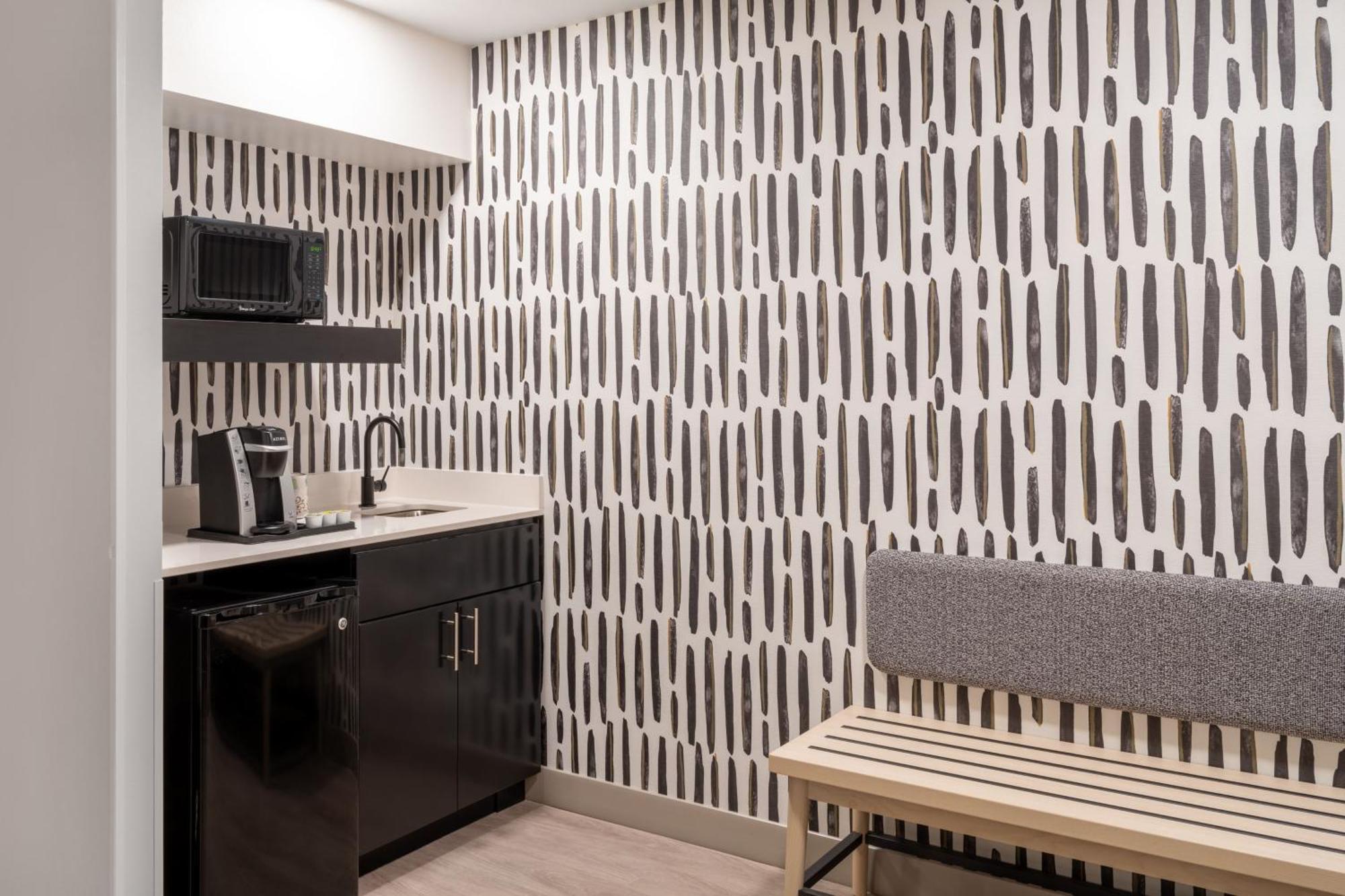 Atwell Suites Austin Airport By Ihg Екстериор снимка