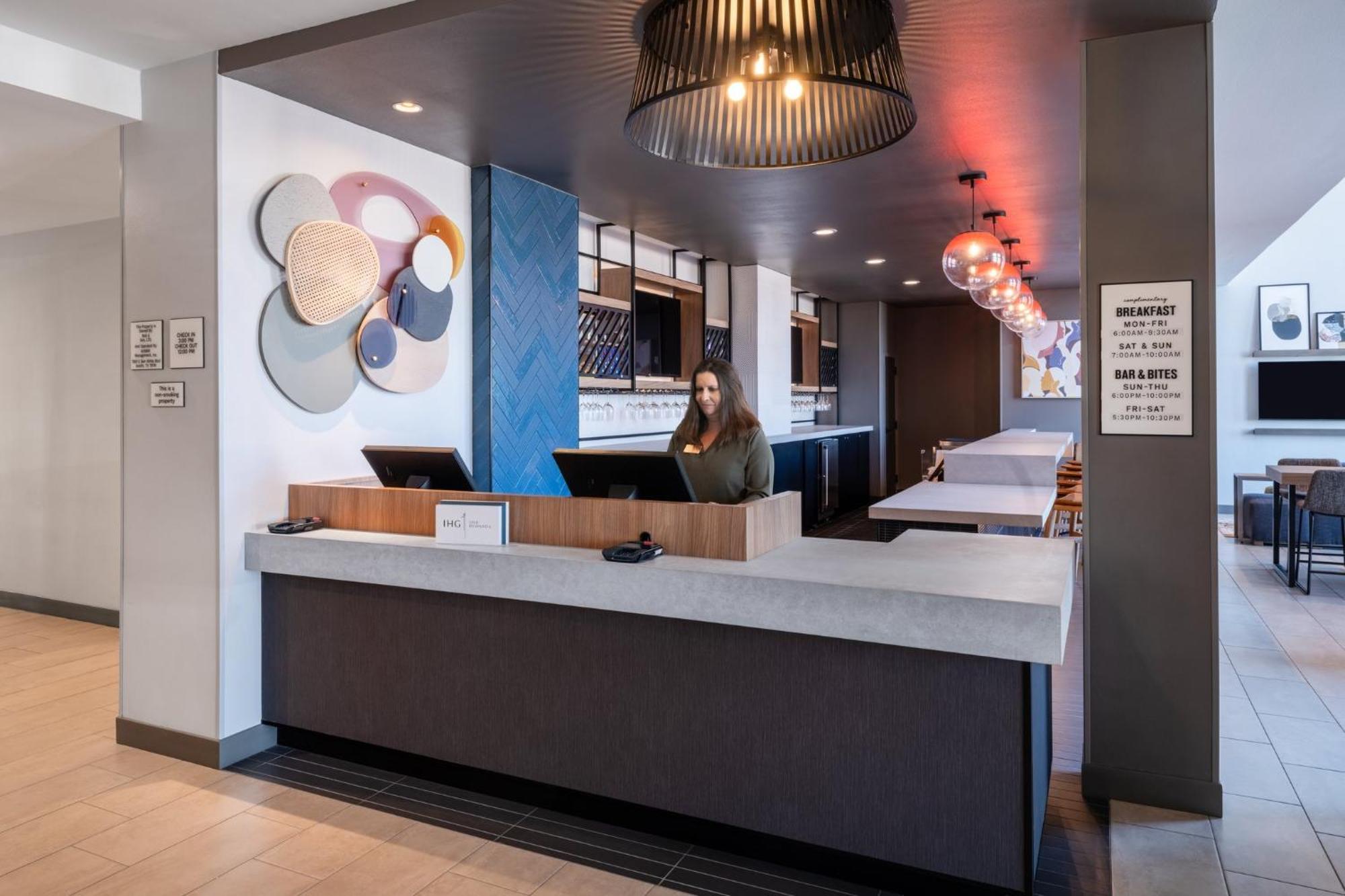 Atwell Suites Austin Airport By Ihg Екстериор снимка